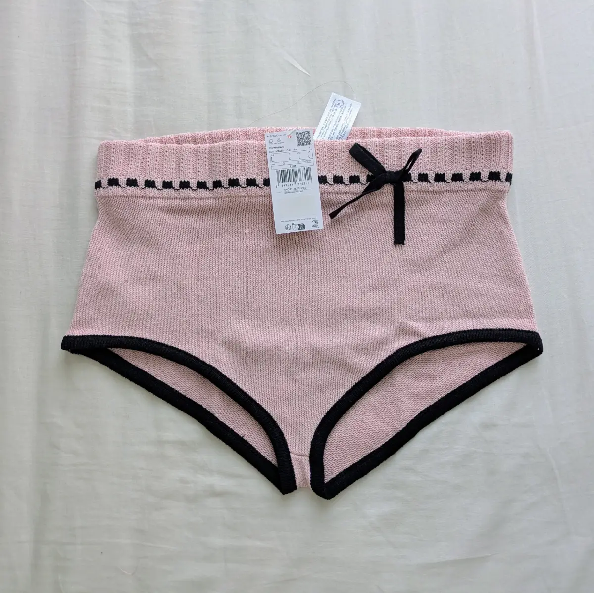 Mango cotton blend pink hot shorts with black contrast piping, ribbed waistband and cute side bow Ne