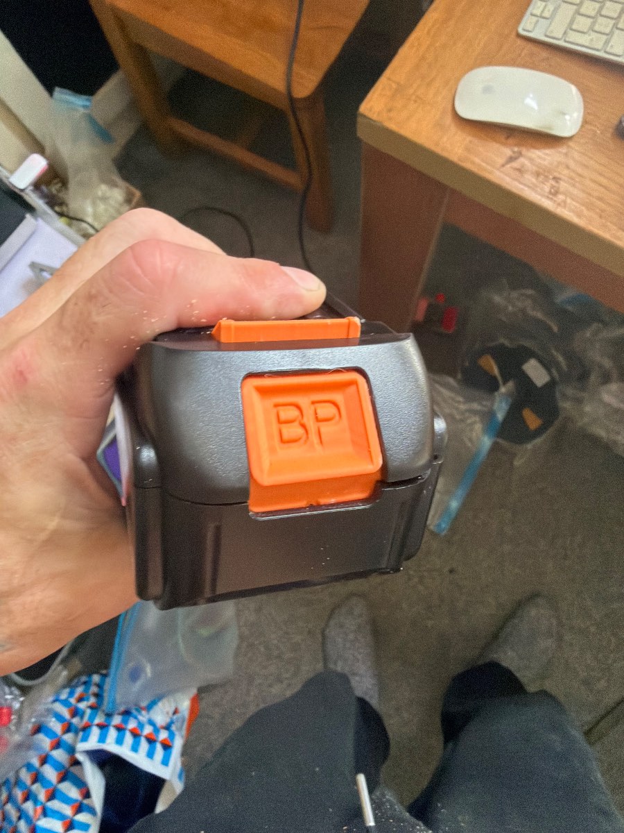 Makita LXT battery buttons