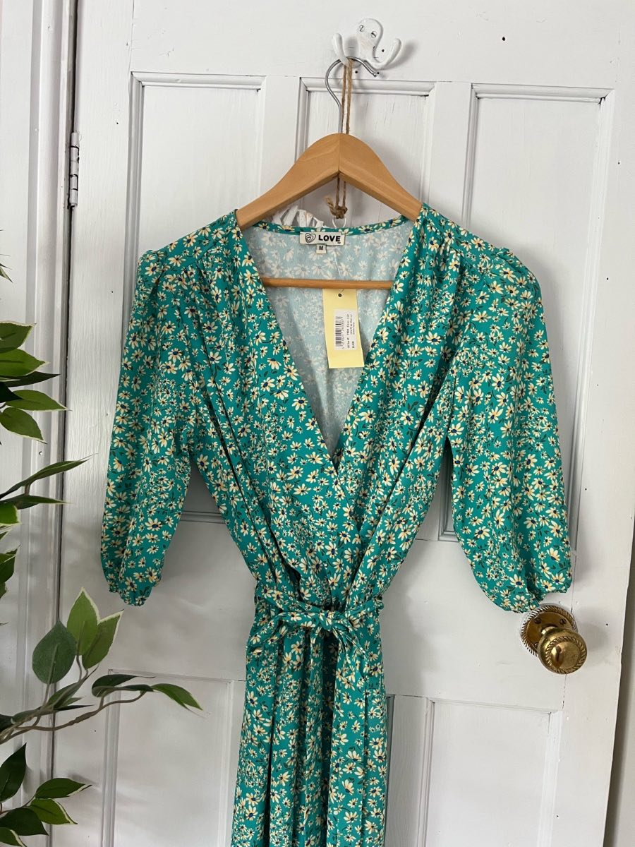 Love  - Topshop Concession Green Daisy Print midi dress