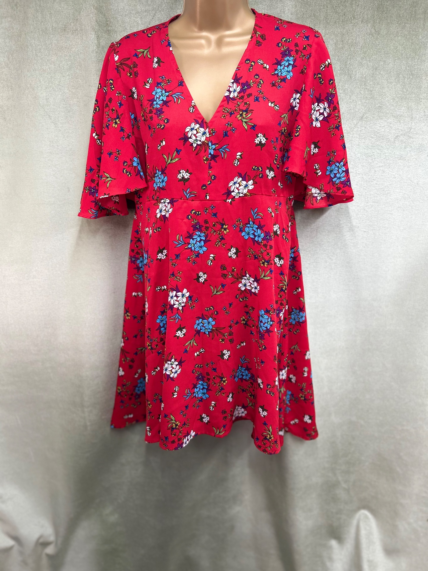 eye Candy Red Floral Mini Dress Sz M Angel Sleeve V-Neck Boho Skater Tea Ditsy Summer