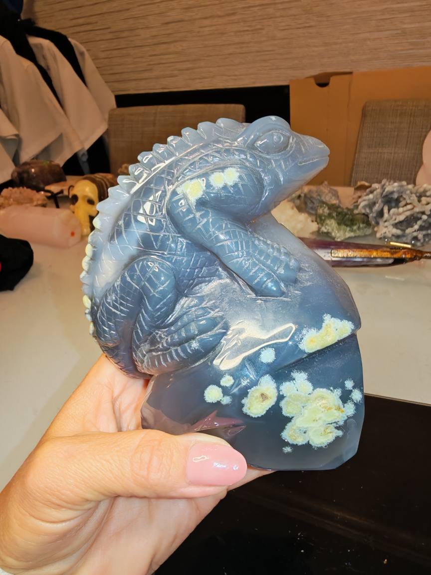 Flower agate/agate with quartz crystal carving