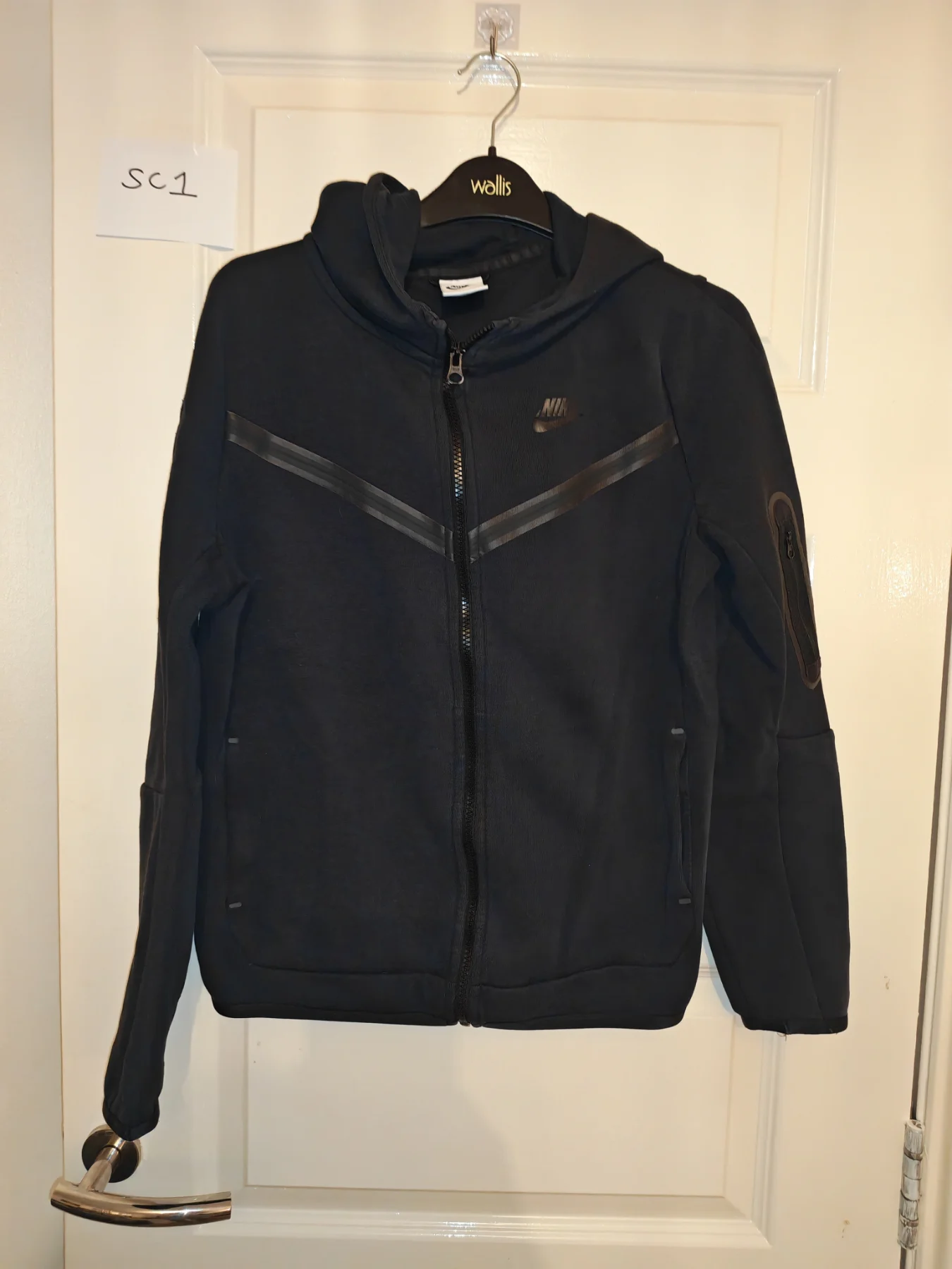 Nike boys hooded tracksuit top black size XL 158-170cm