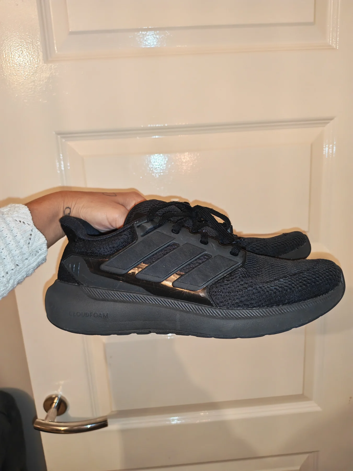 Adidas Mens cloud foam size 8.5 trainers black