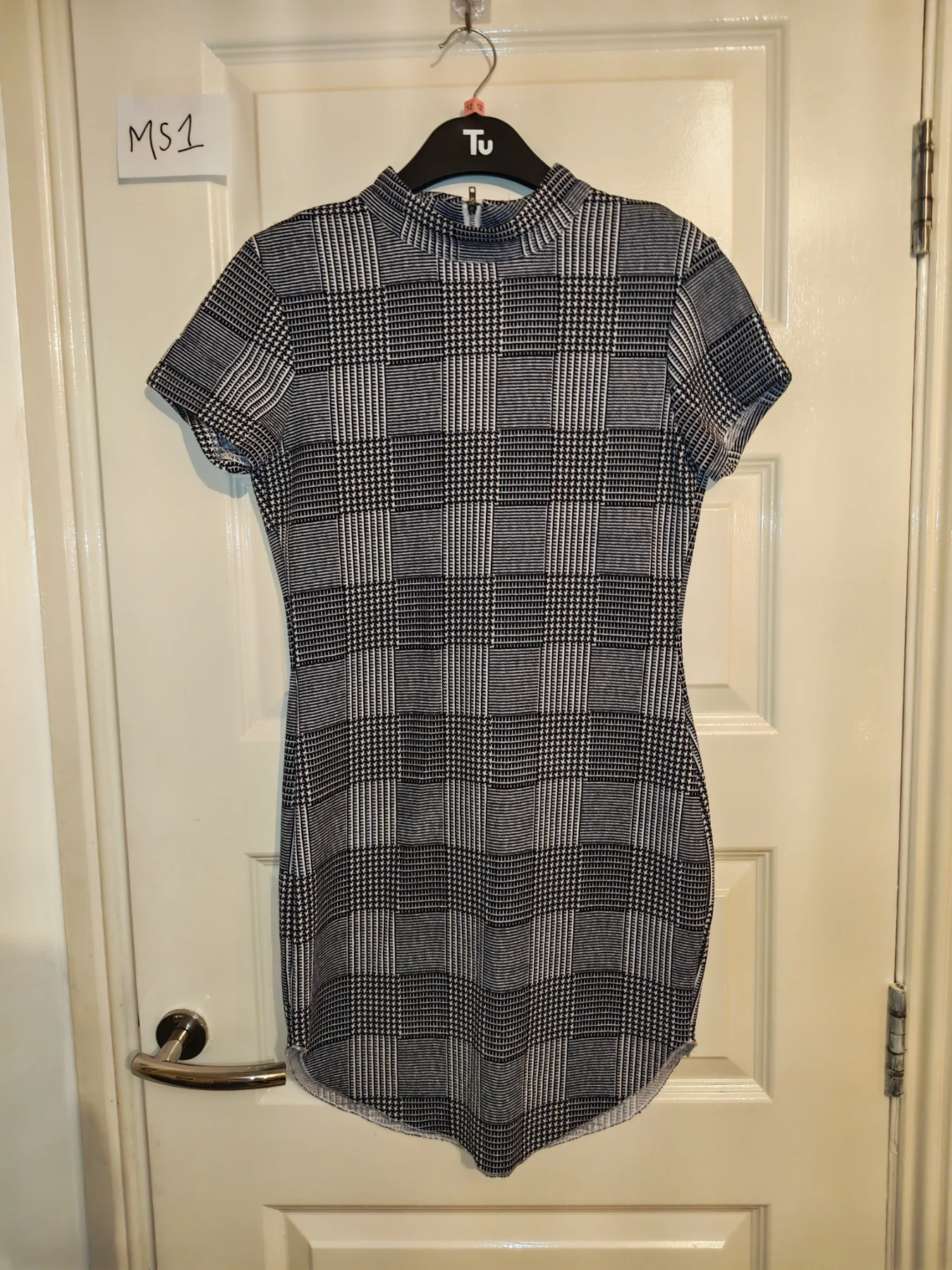 Woman's mini dress black white and grey with short sleeves