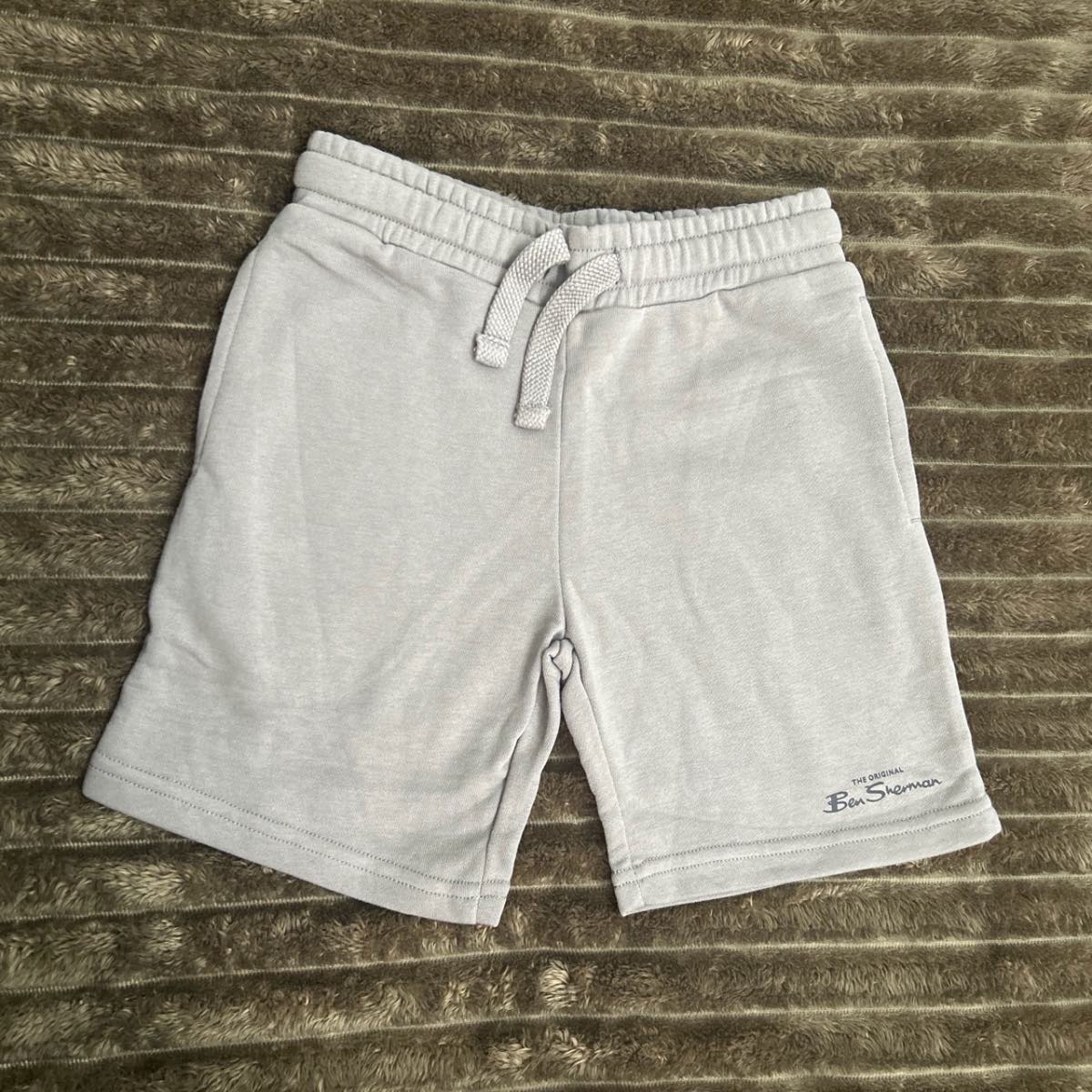 Ben Sherman shorts in Grey colour size 8 to 9 year,