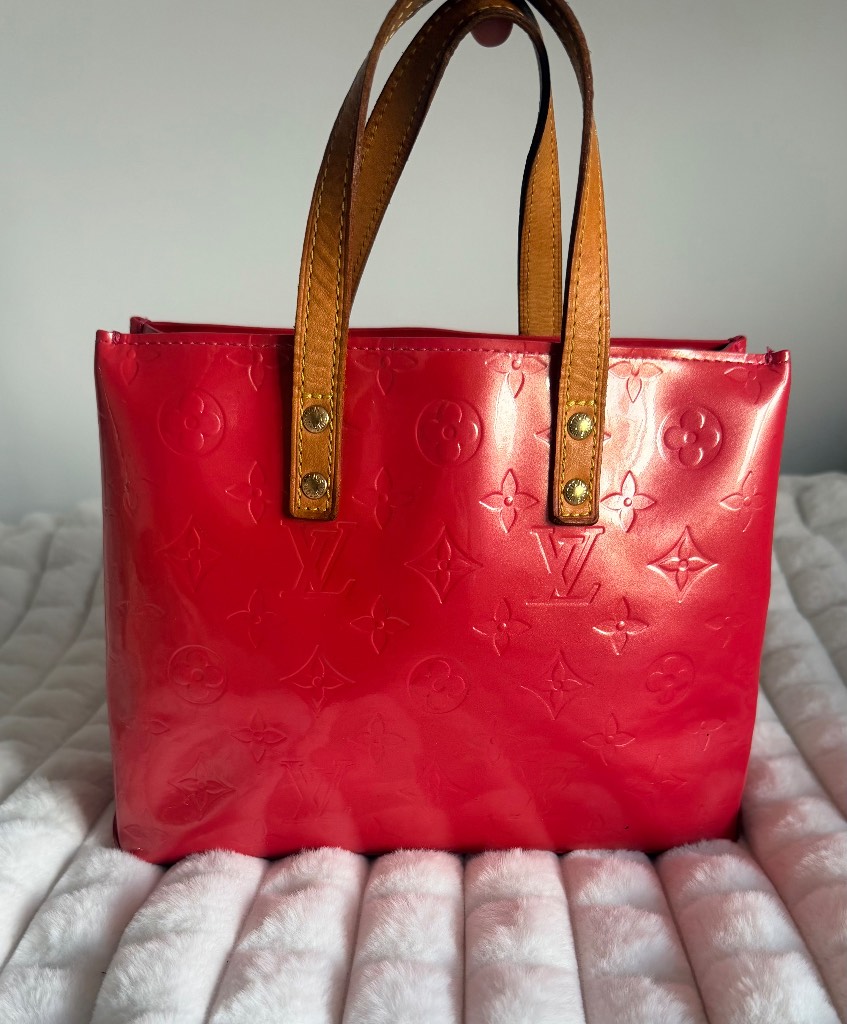 Louis vuitton Reade PM in Framboise vernis
