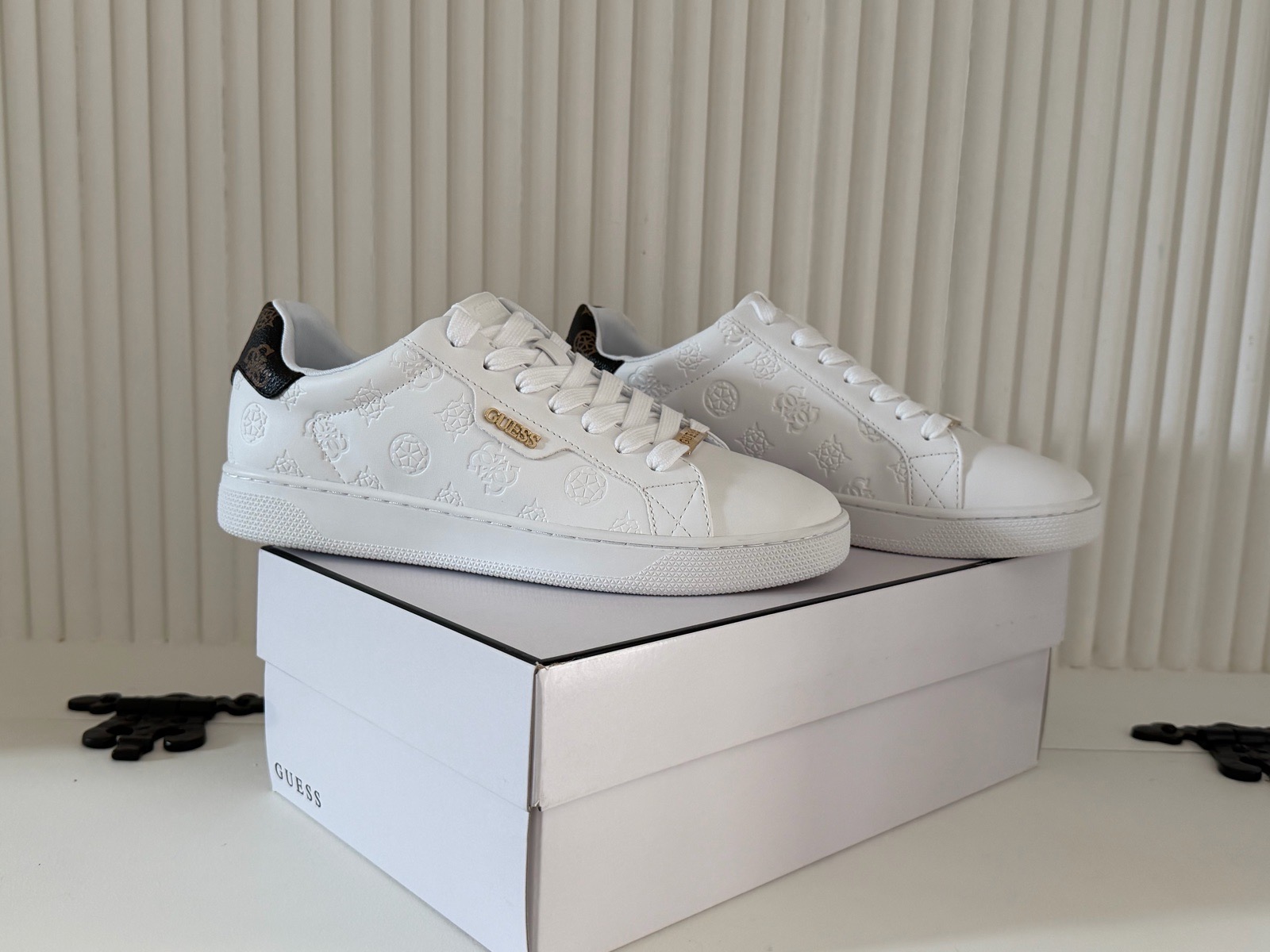 GUESS Women's Renzy Sneaker Trainers White Leather