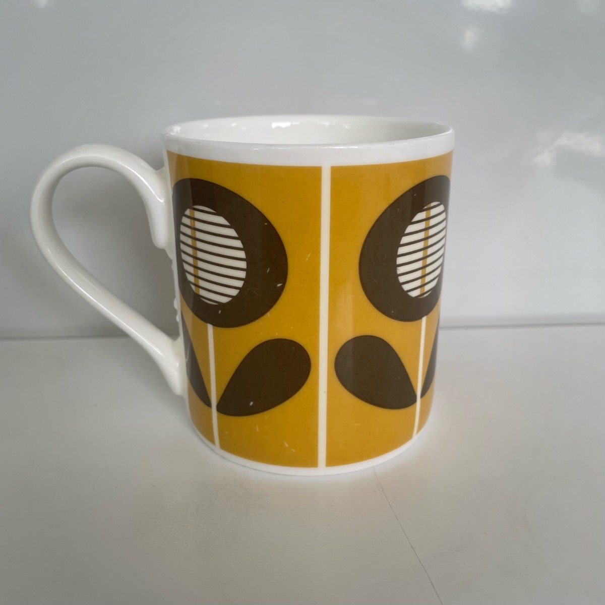 Orla Kiely Mustard Yellow And Brown Retro Vintage Style Leaf Flower Print Mug.