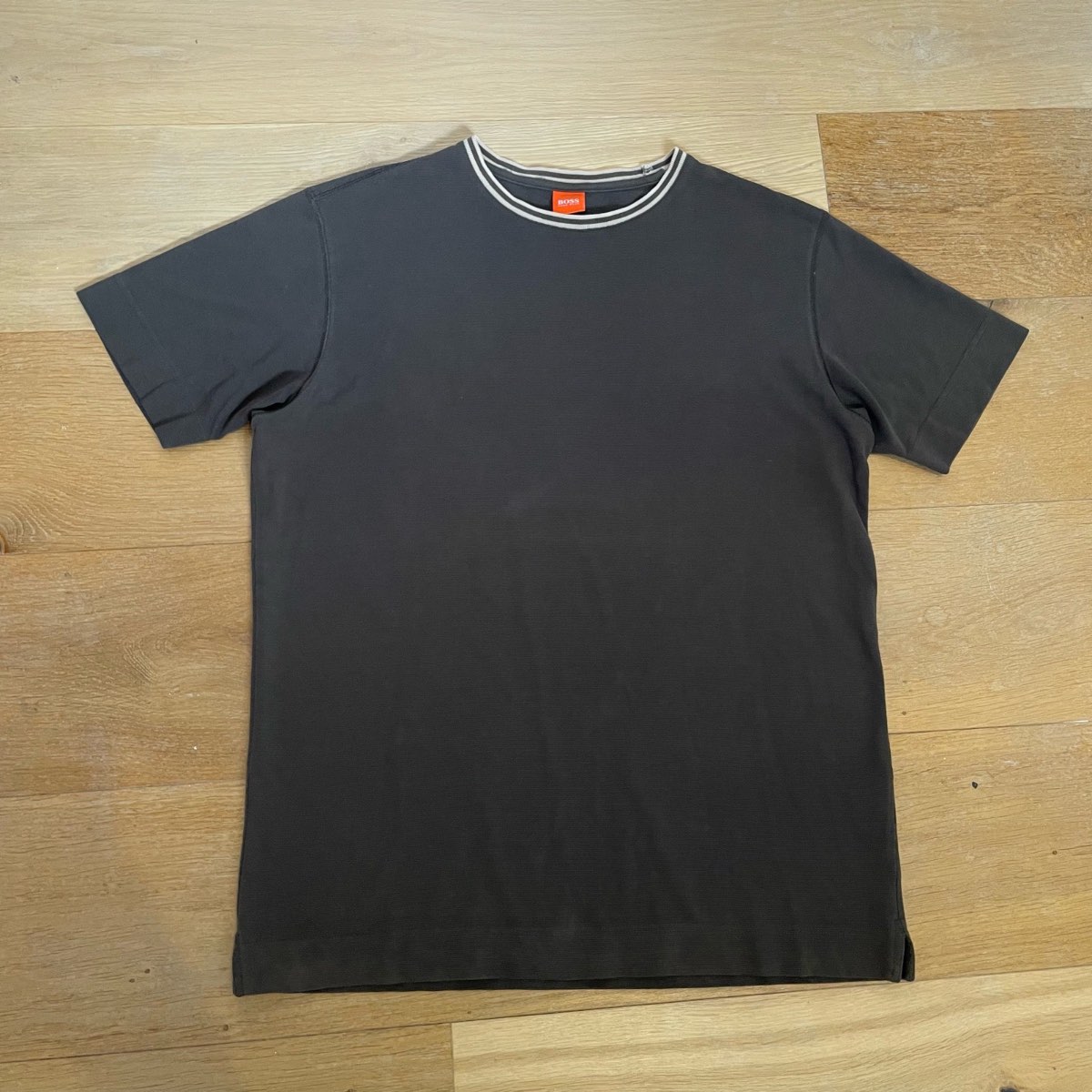 Hugo Boss T-shirt Dark Brown/ Grey Size Medium 100% Cotton