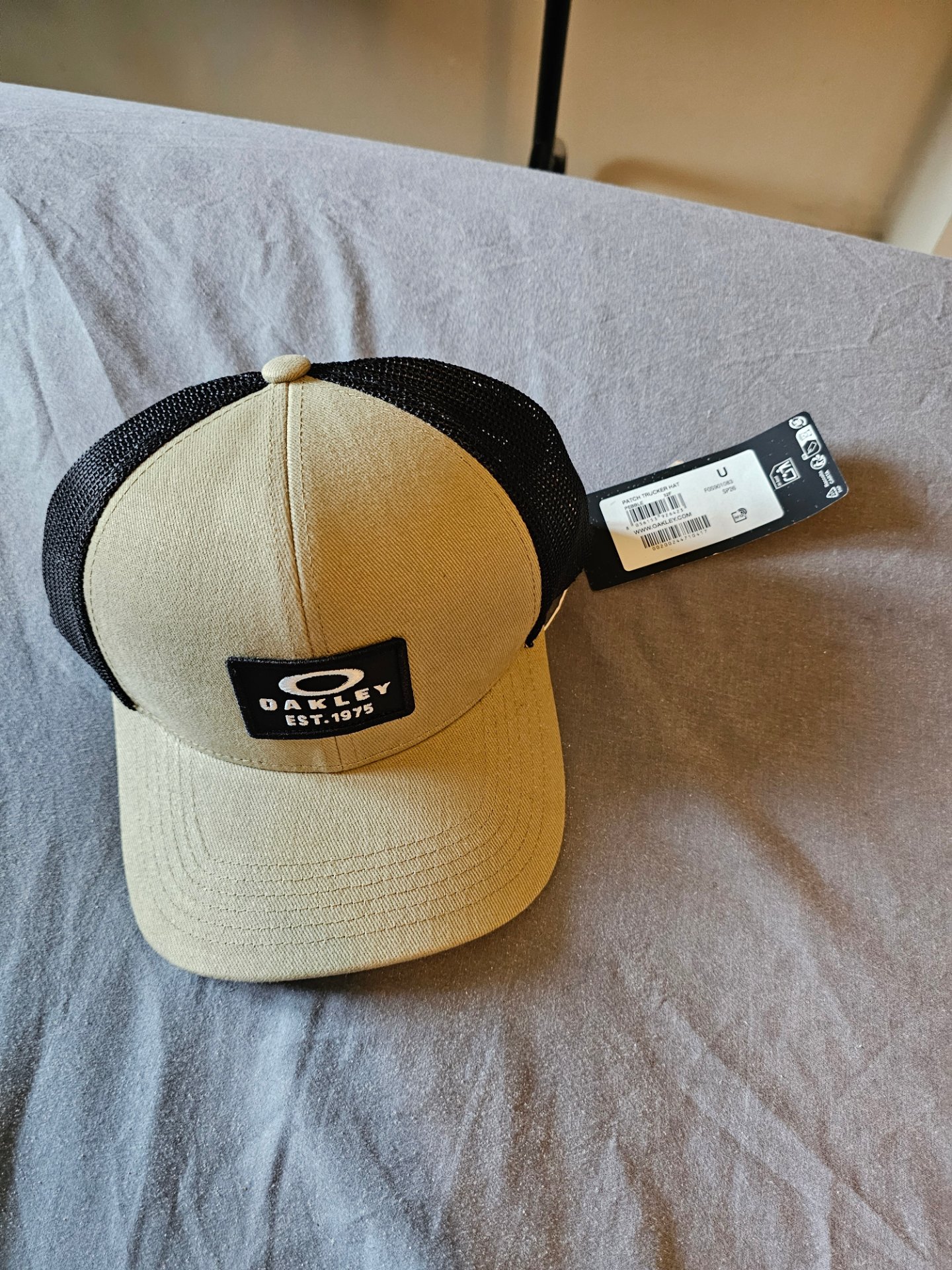 Oakley trucker cap
