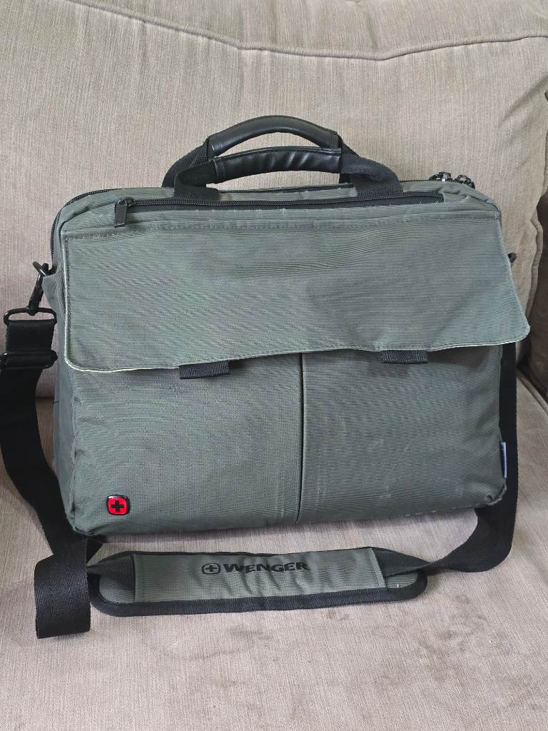 WENGER Swiss Gear 16" Laptop Briefcase Messenger Bag, Multiple Sections. Green