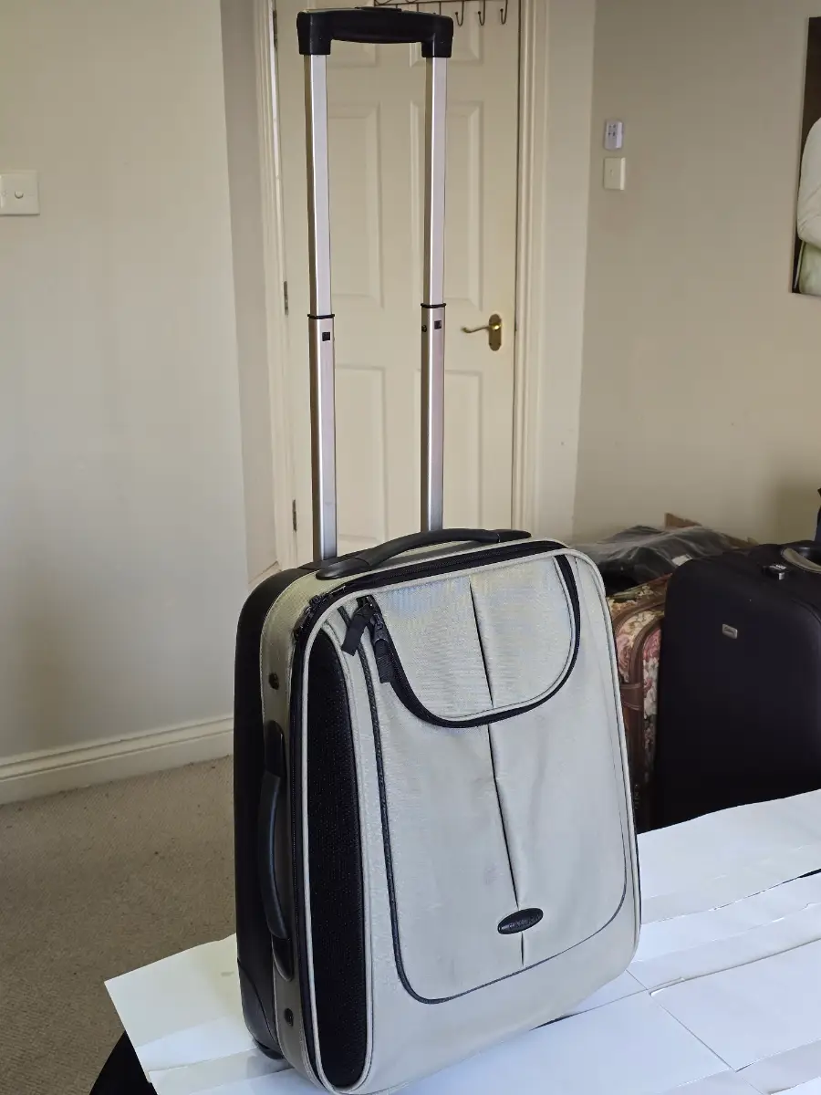 CARLTON Hybrid Ttavel Suitcase Cabin Luggage, 54x35x23 cm. Beige & Black