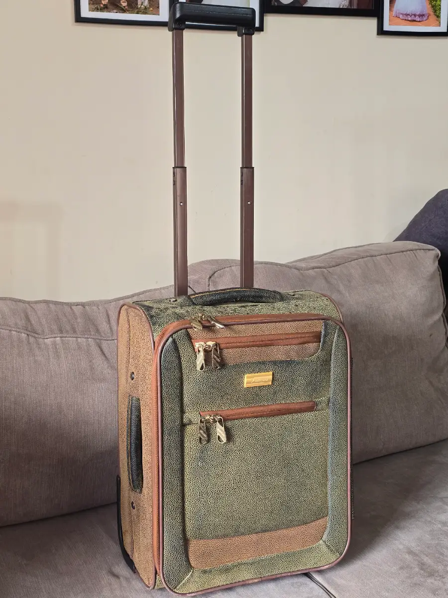 UNICORN Textured Faux Leather Travel Luggage Cabin Suitcase, 45x34x20 cm