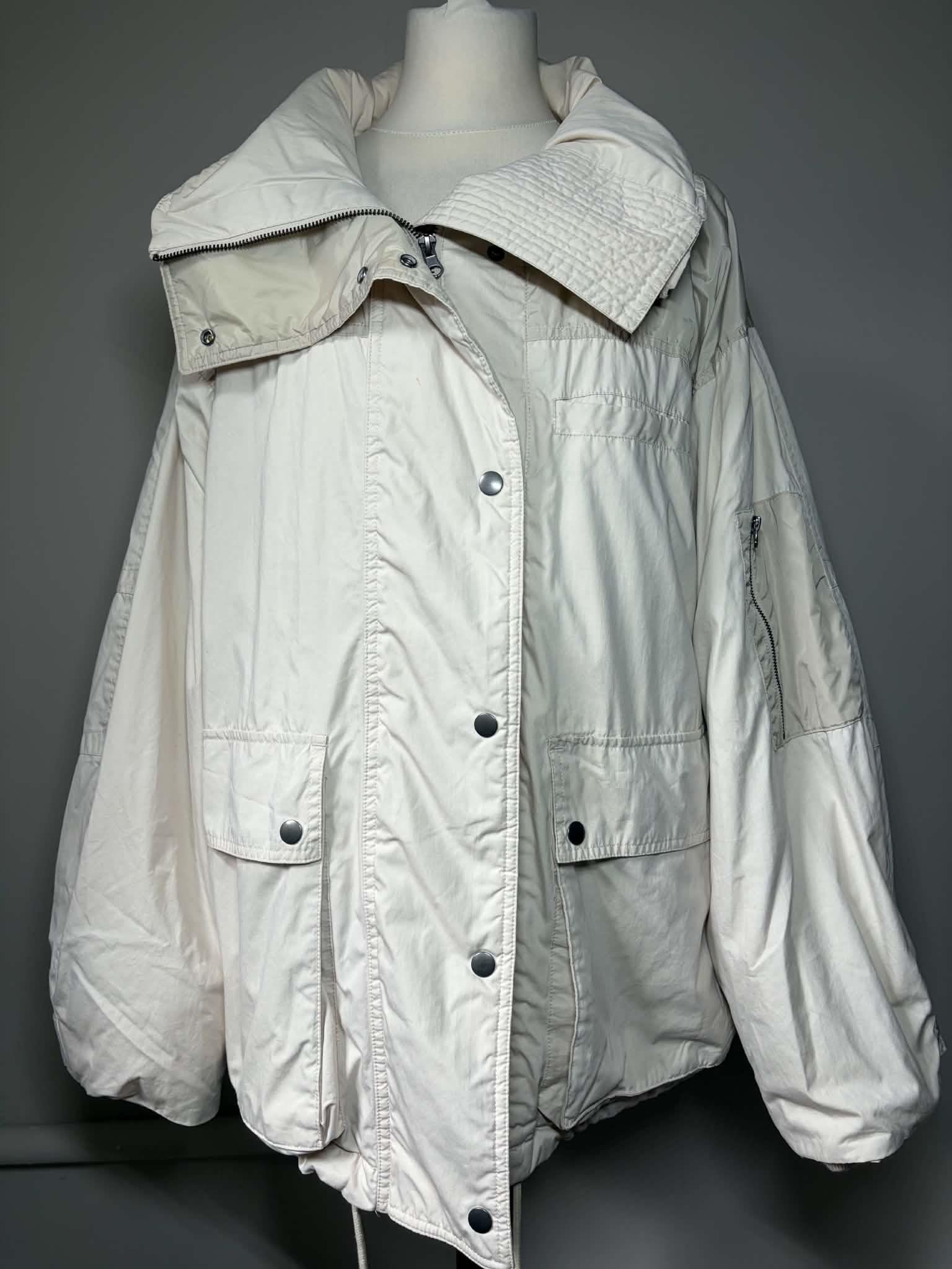 H&M White Cream Female Oversized Loose Fit Down Jacket fits Size M / L / XL  S