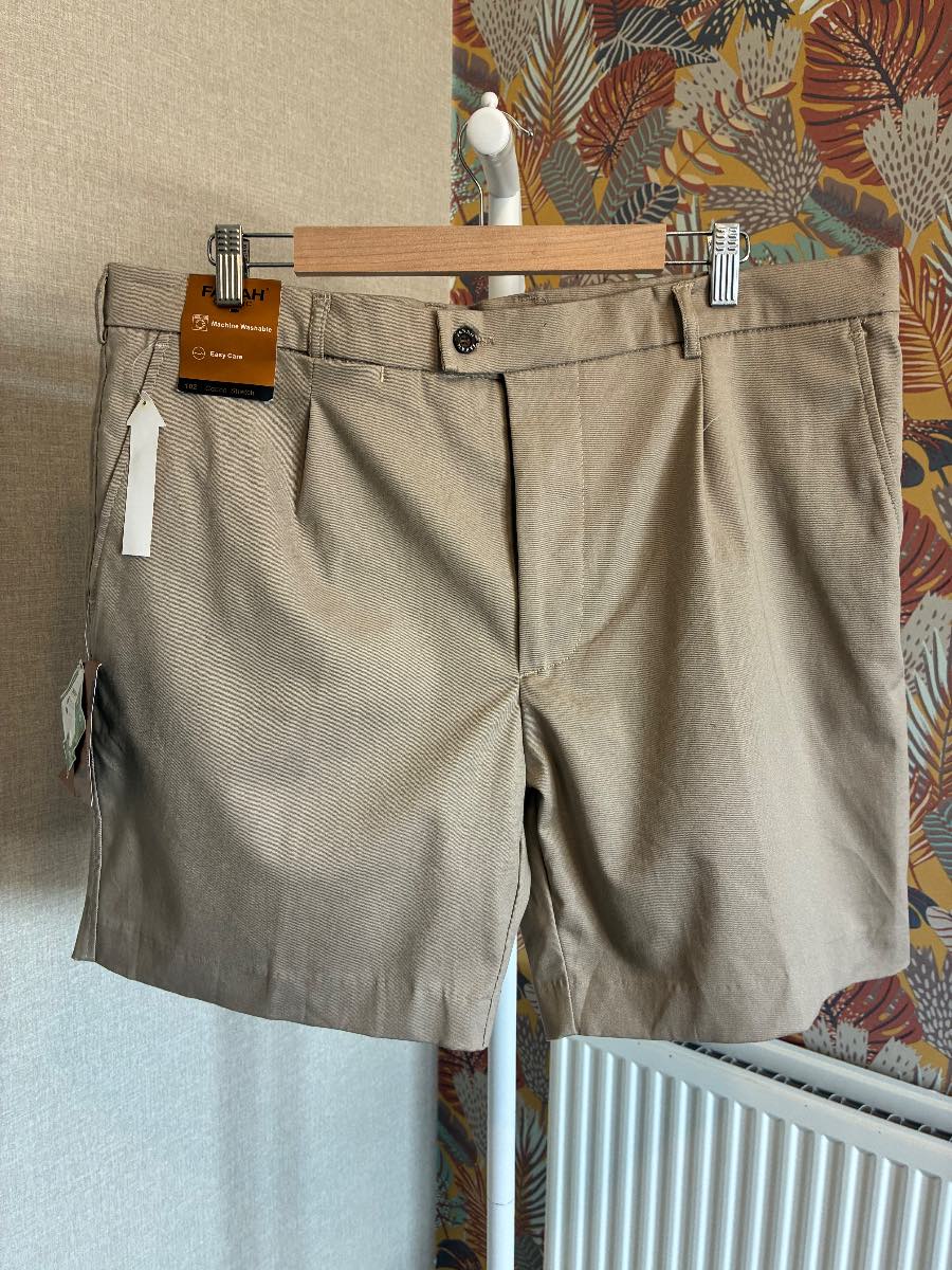 Farah Classic Men’s Beige Cotton Stretch Pleated Chino Shorts - NWT - Size 102 / 40"