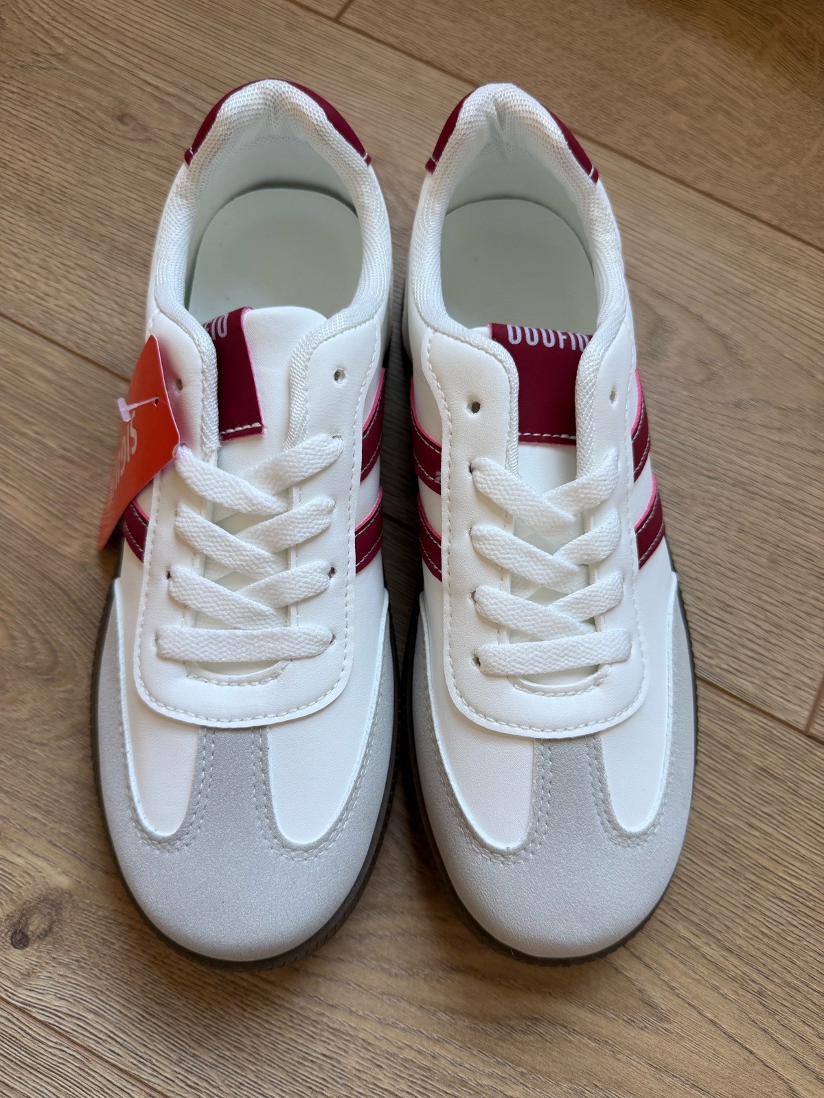 Brand new white casual trainers featuring stylish burgundy stripe detailing