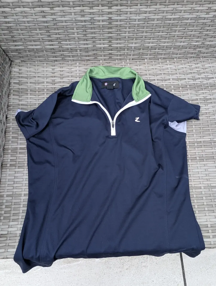 Ladies riding top