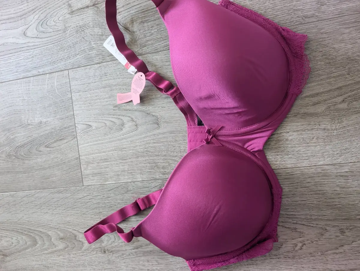 Pinky/purple bra