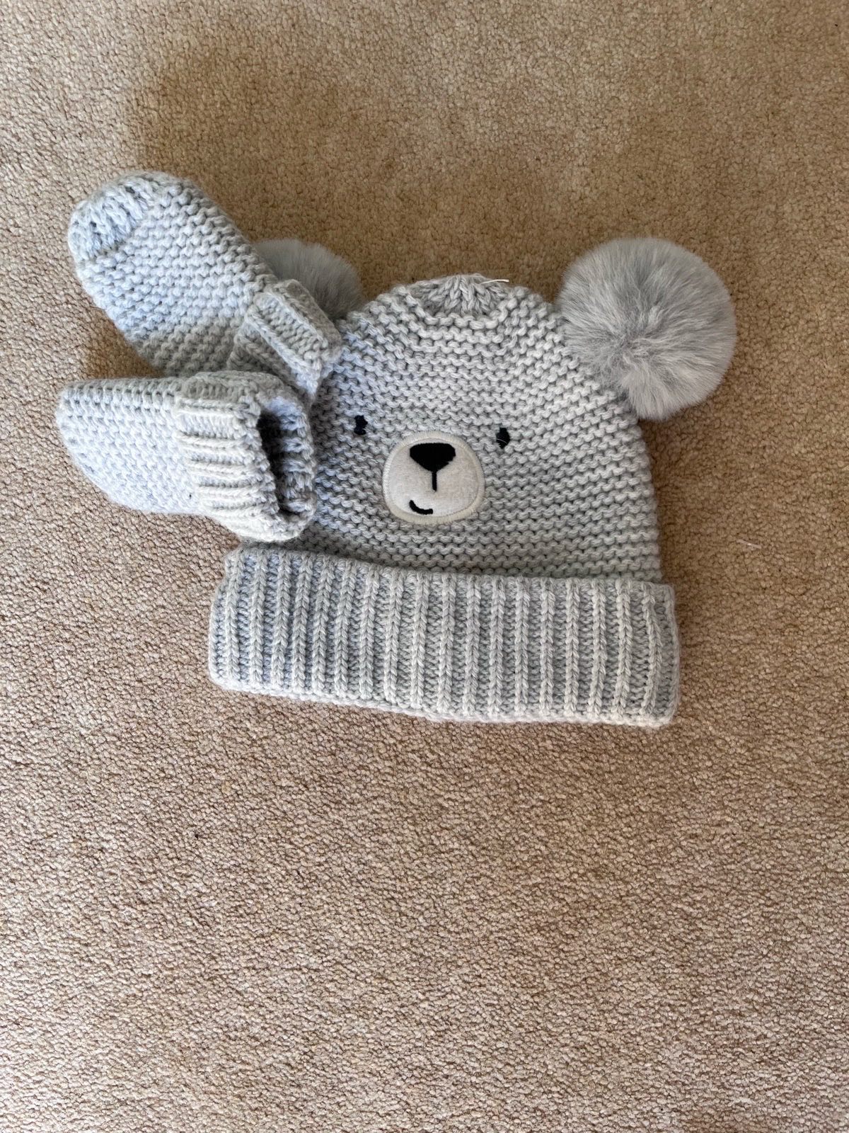 Hat and mittens 0-3 months