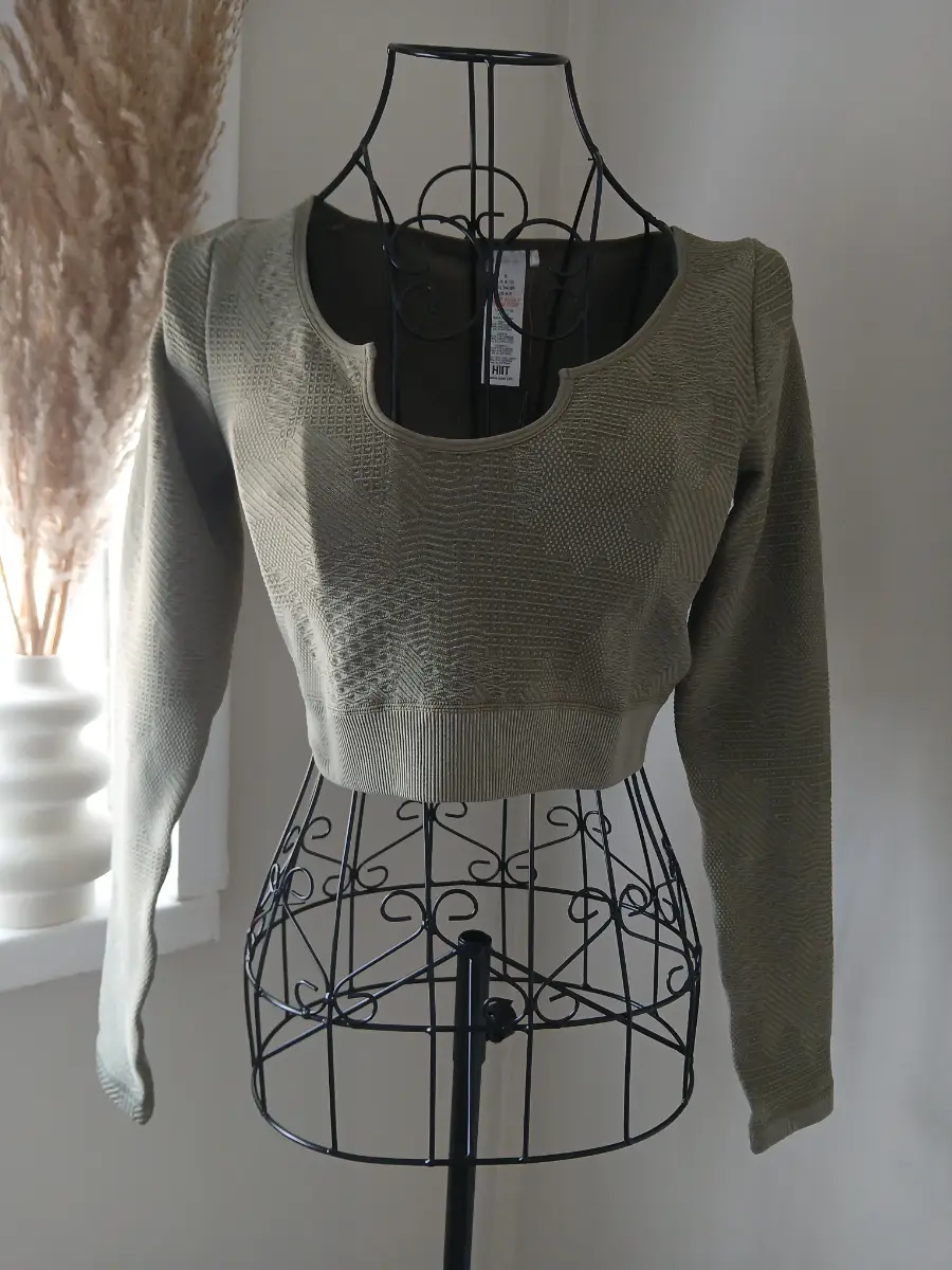 HIIT Khaki Seamless Textured Long Sleeve Crop Top | Size UK 8-10 | New With Tags