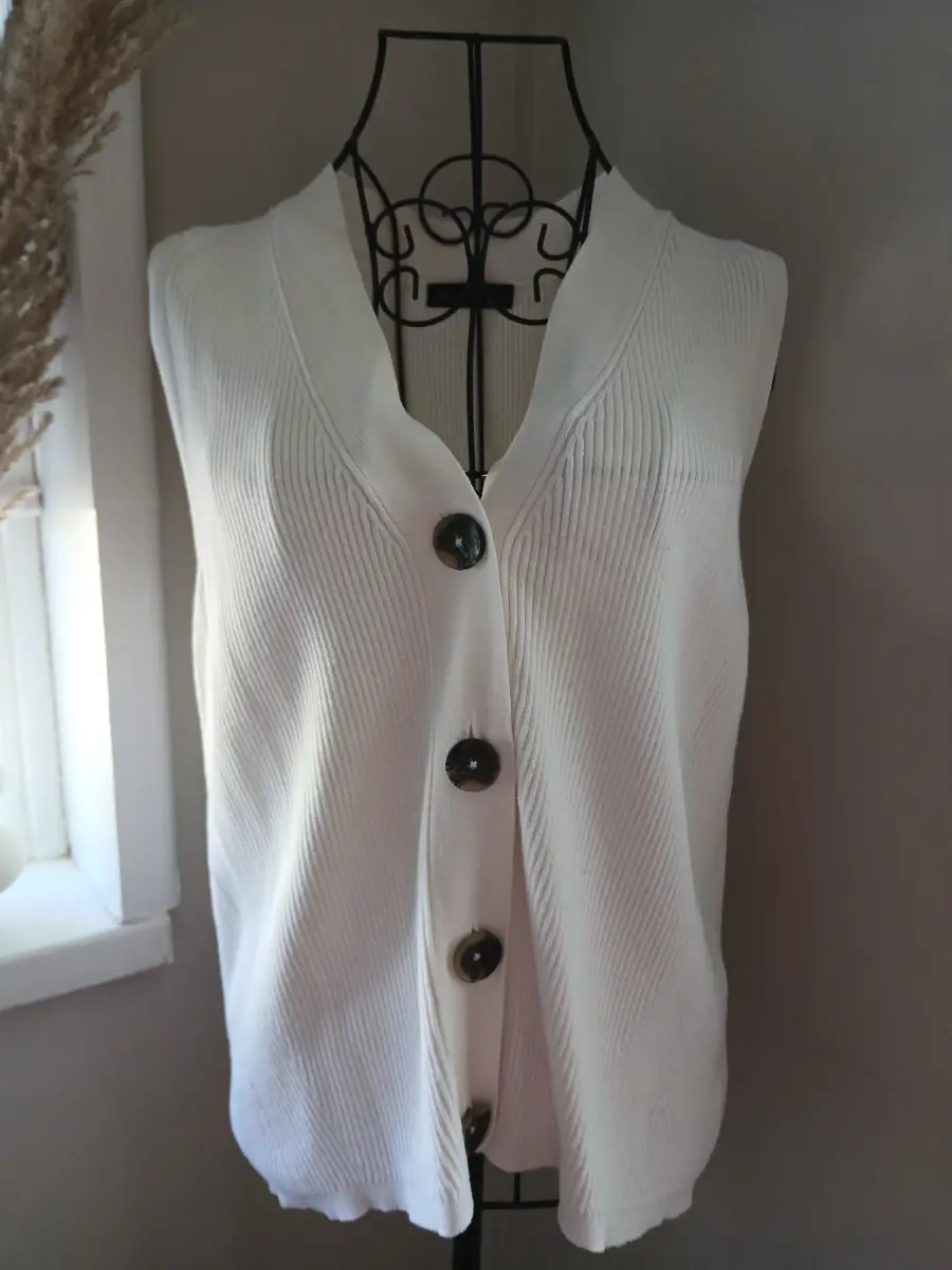White Knitted Waistcoat Top | White | Size M | Quiet Luxury