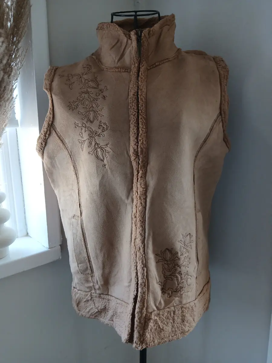 B.C. Clothing Faux Suede Gilet | Camel Embroidered | Size M | Y2K Cottagecore