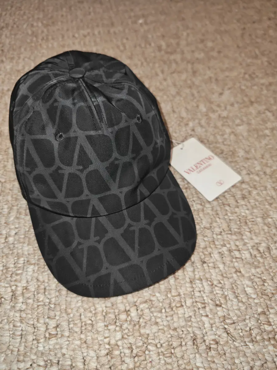 Valentino garavani baseball cap mono logo adjustable hat retail for £260