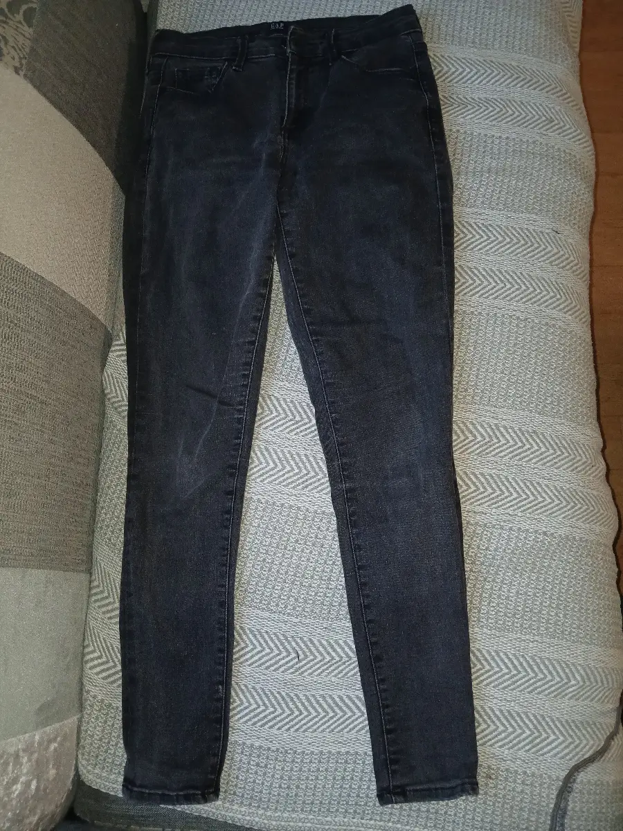 Gap ladies skinny jeans 28R