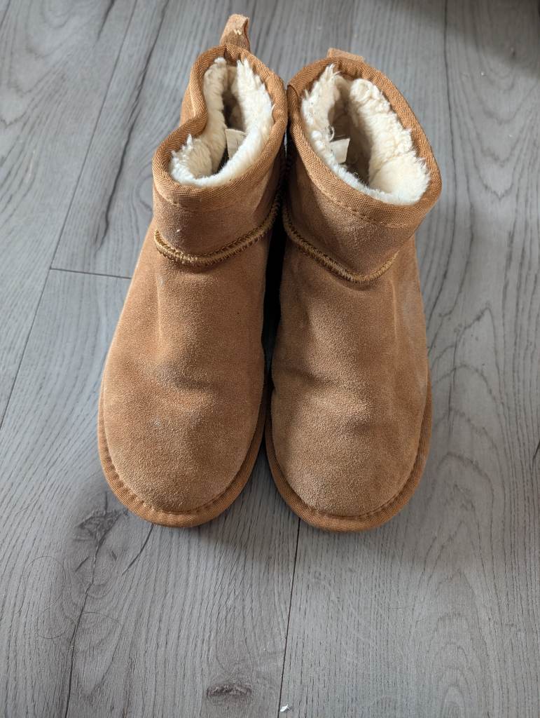 Snow boots