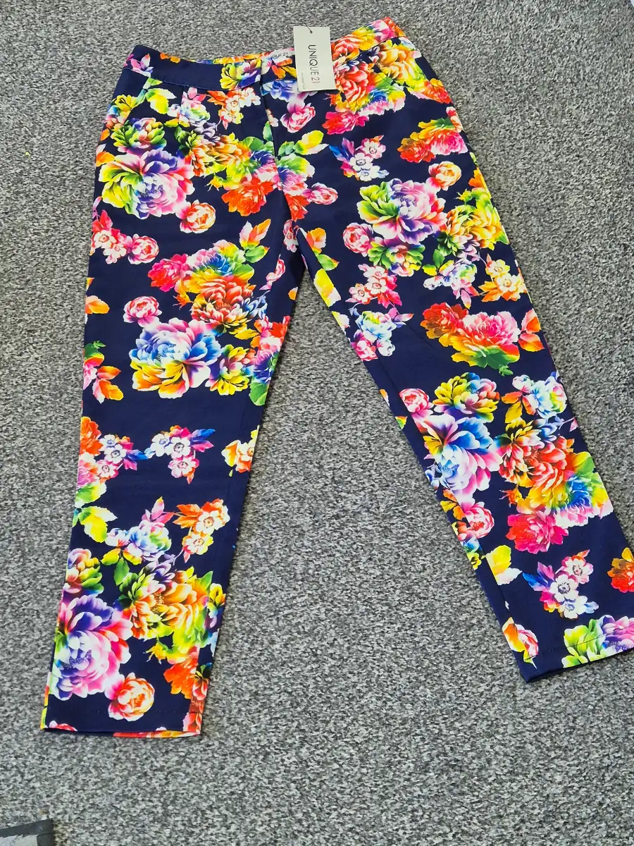 Unique21 Women's Navy Floral Cropped Trousers Size S – BNWT Bright Multicolour Print