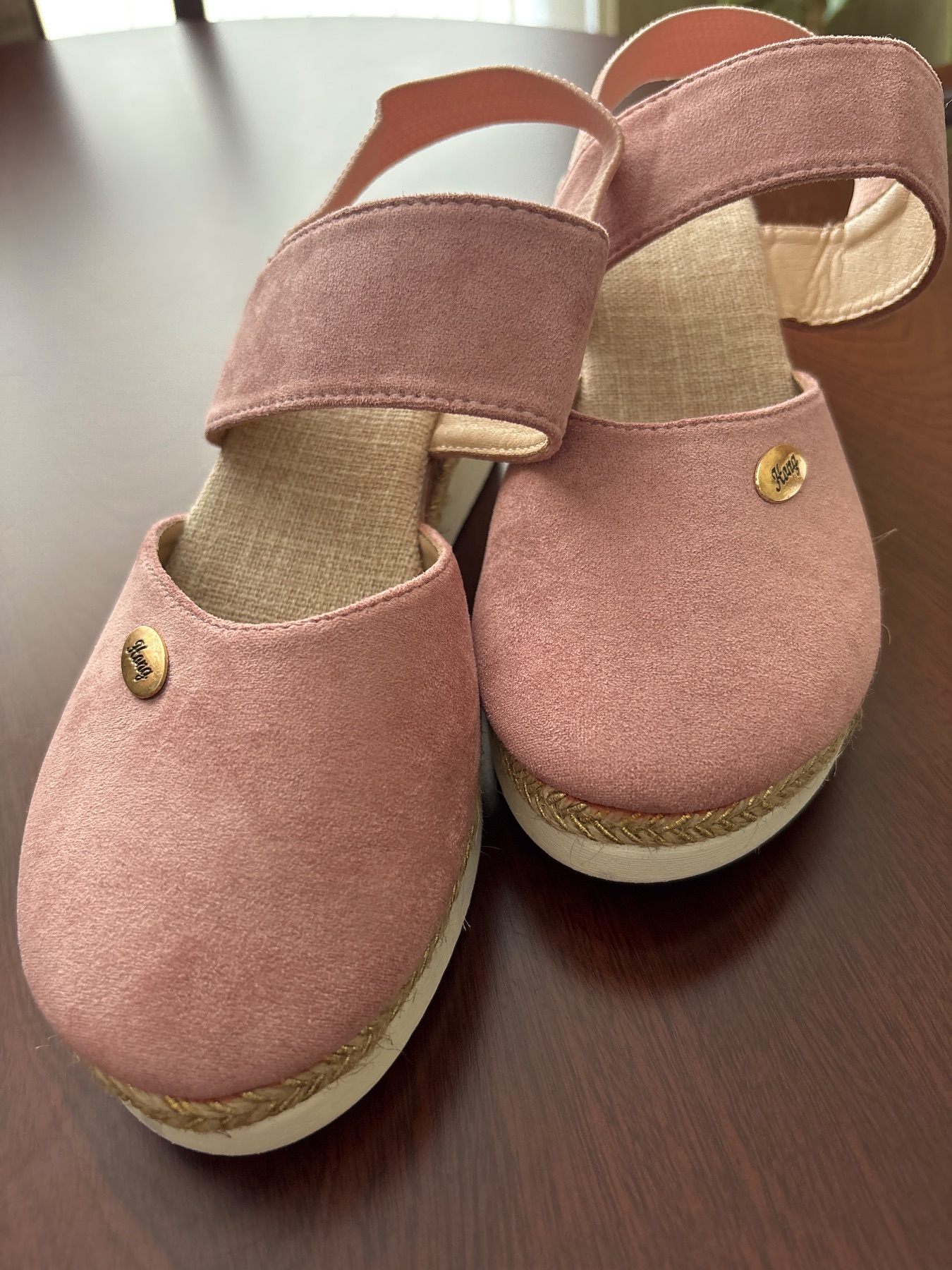 Women’s faux suede sandals size 39 (6)
