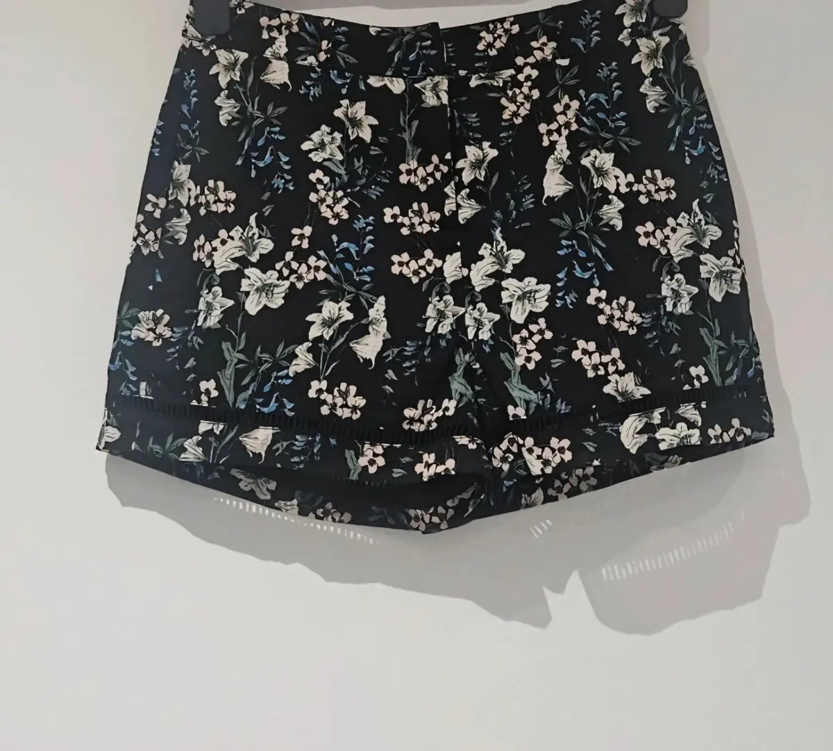 Women's Miss Selfridge Black Floral Shorts Size 8