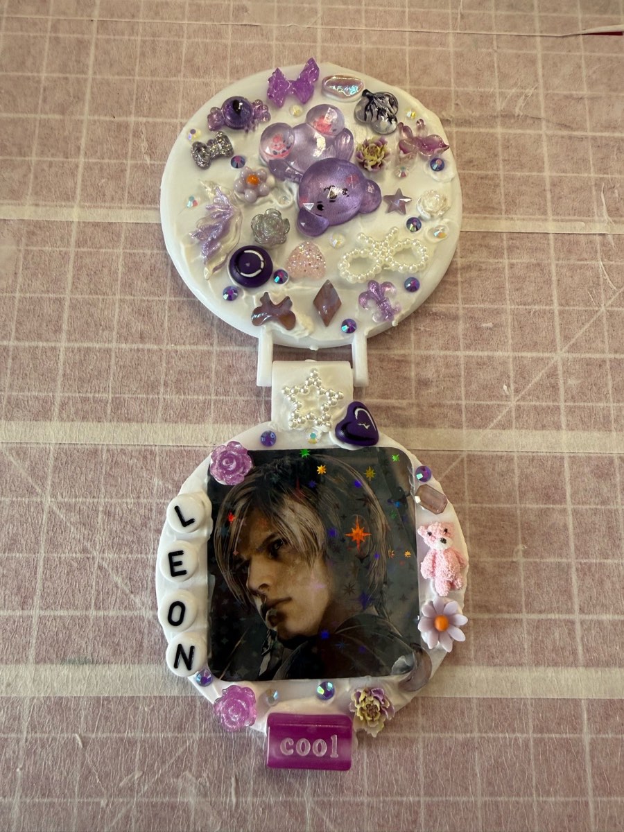 Resident Evil 4 Remake Leon Kennedy Purpled Themed Compact Mirror