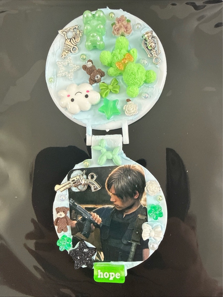 Resident Evil 4 Remake Leon Kennedy Green themed Compact Mirror