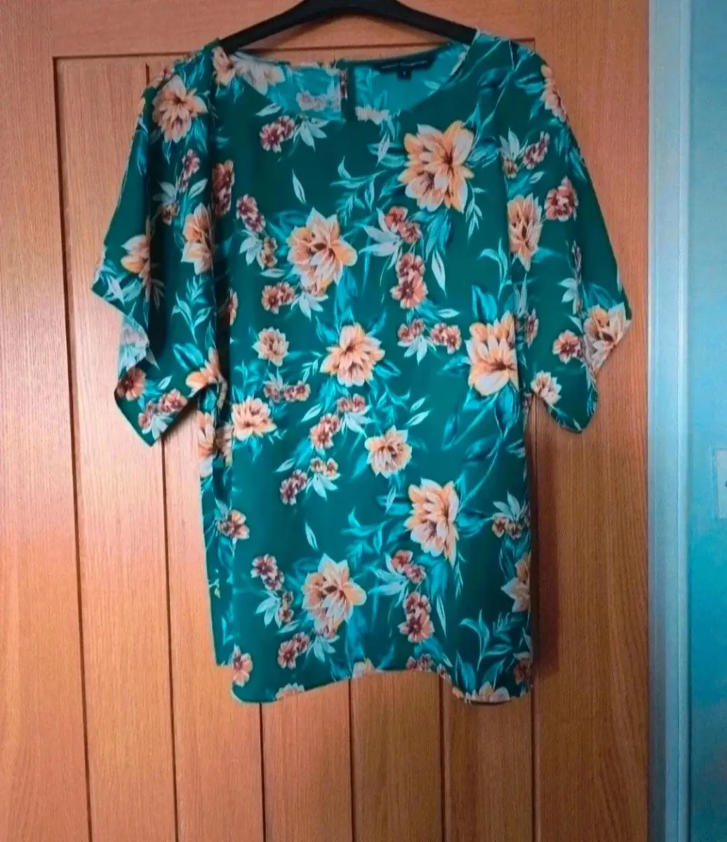 French Connection Size Small Woman's Floral Design Loose Fitting Top