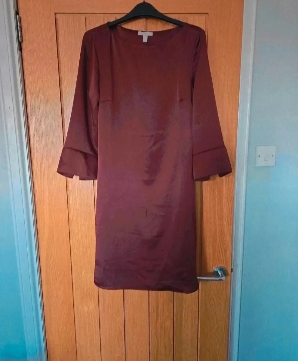H&M Burgundy/Wine Mid Length Size 8 Smart Dress With 3/4 Length Sleeves