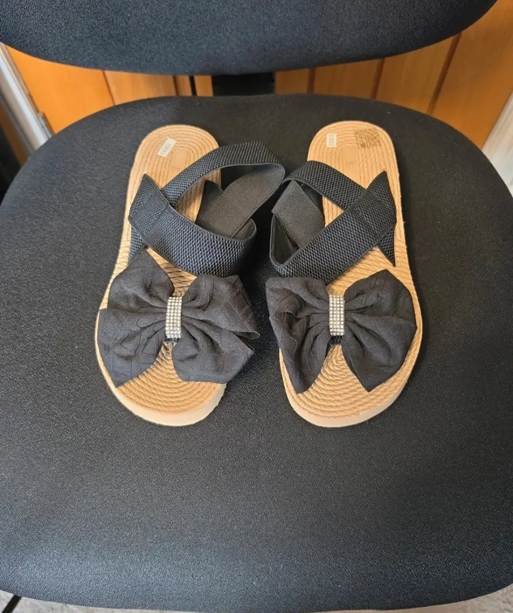 Brand New Size 6.5 Black And Beige Foam Lightweight Wedge Sandles