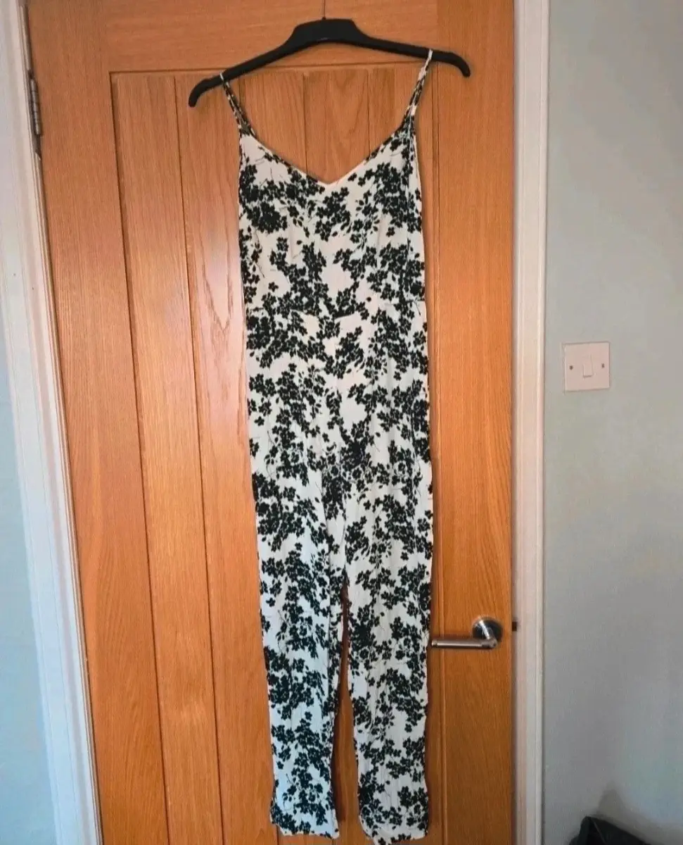 Miss Selfridge Size 8 Black And Cream Jumpsuit With Adjustable Straps