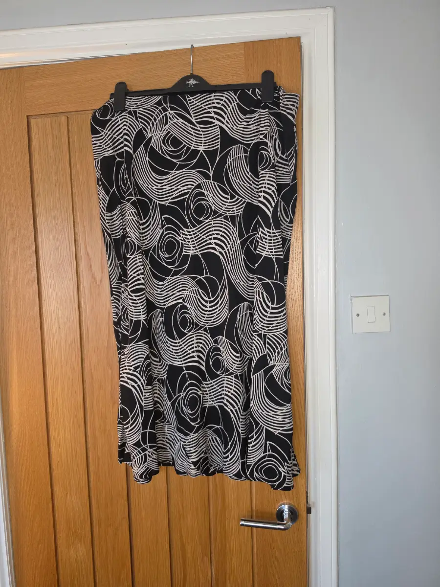 Marks And Spencer Size 24 Long Skirt (33") With Elasticated Waist
