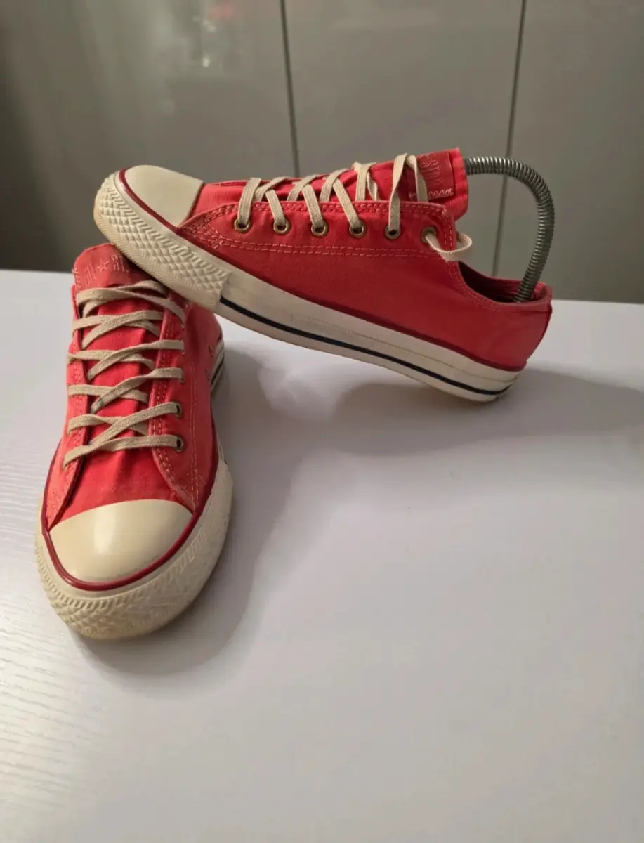 Converse All-Star Unisex Size 6 Pink/Red Lace Up Canvas Shoes