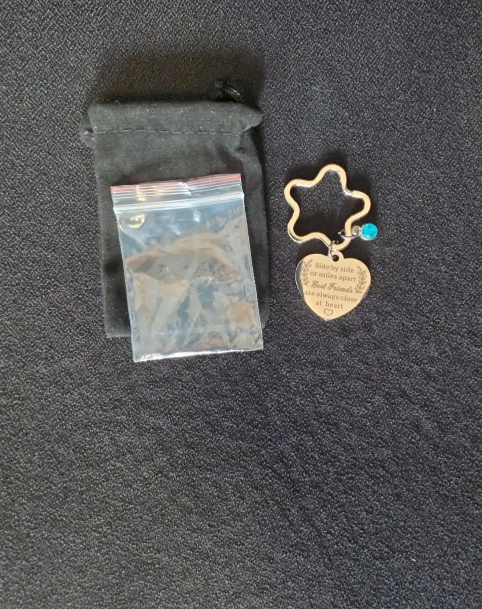Brand New Silver Heart Shaped Best Friends Keyring