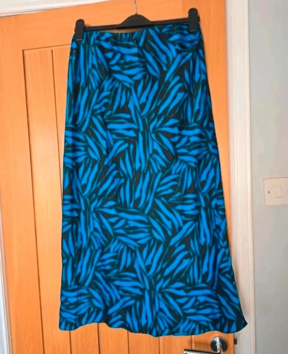 New Look Size 14 Black And Blue Ankle Length Skirt