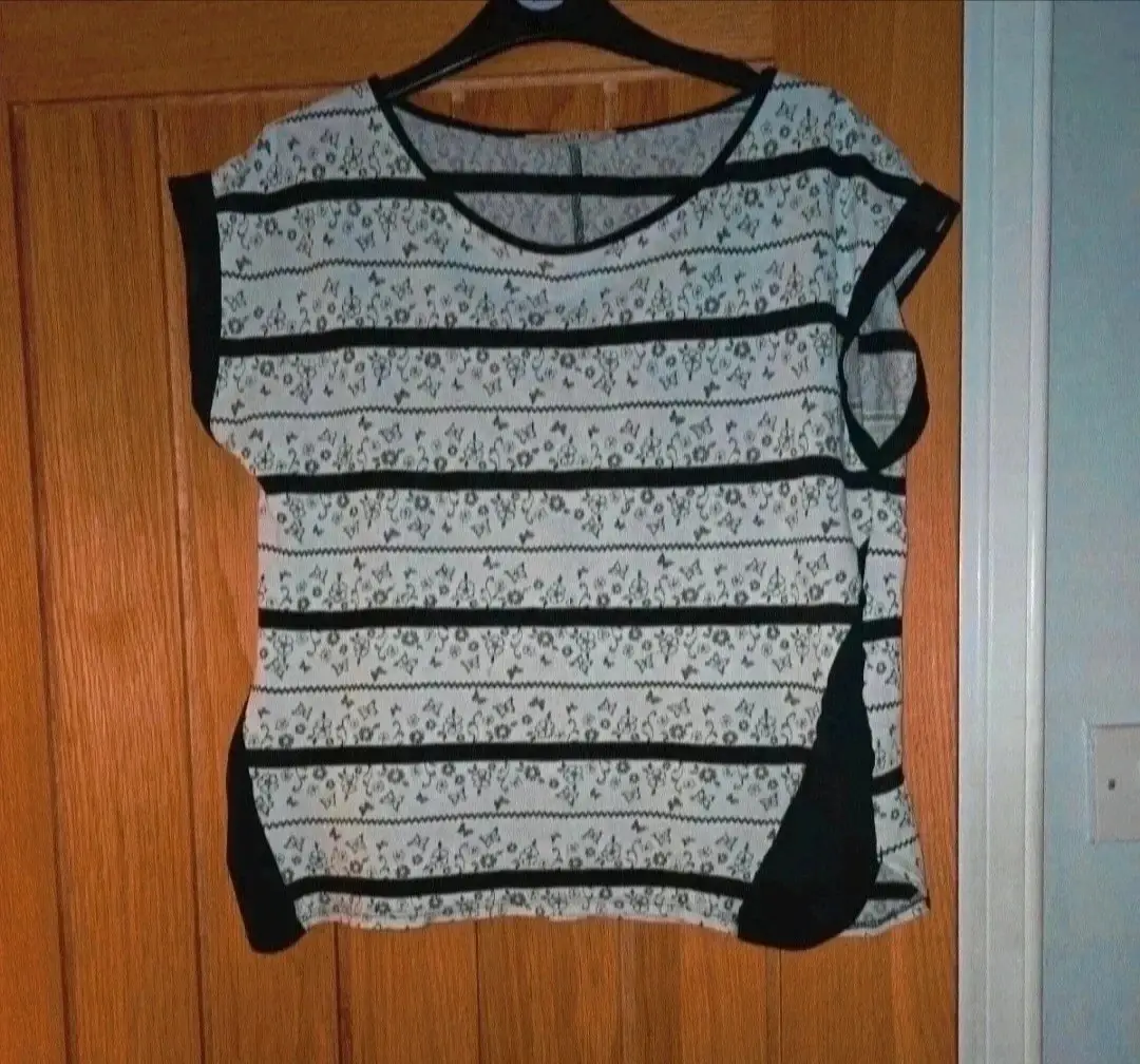 Oasis Size 10 Flower And Butterfly Design Stretchy T-Shirt