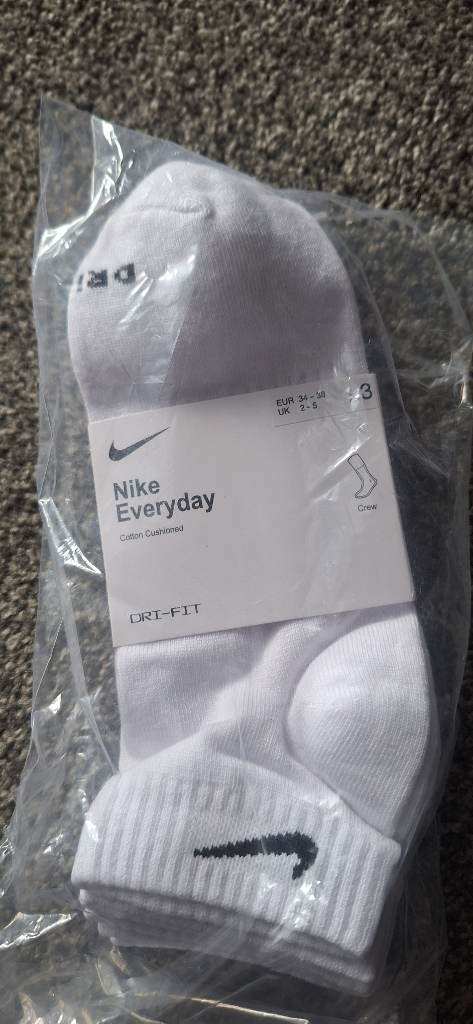 Nike everyday dri fit ankle socks Size 2-5. Brand new pack of 3