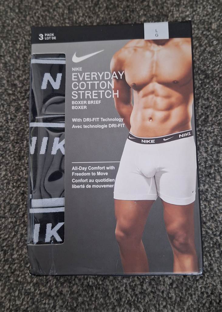 Mens Nike everyday cotton stretch boxer shorts. Size large