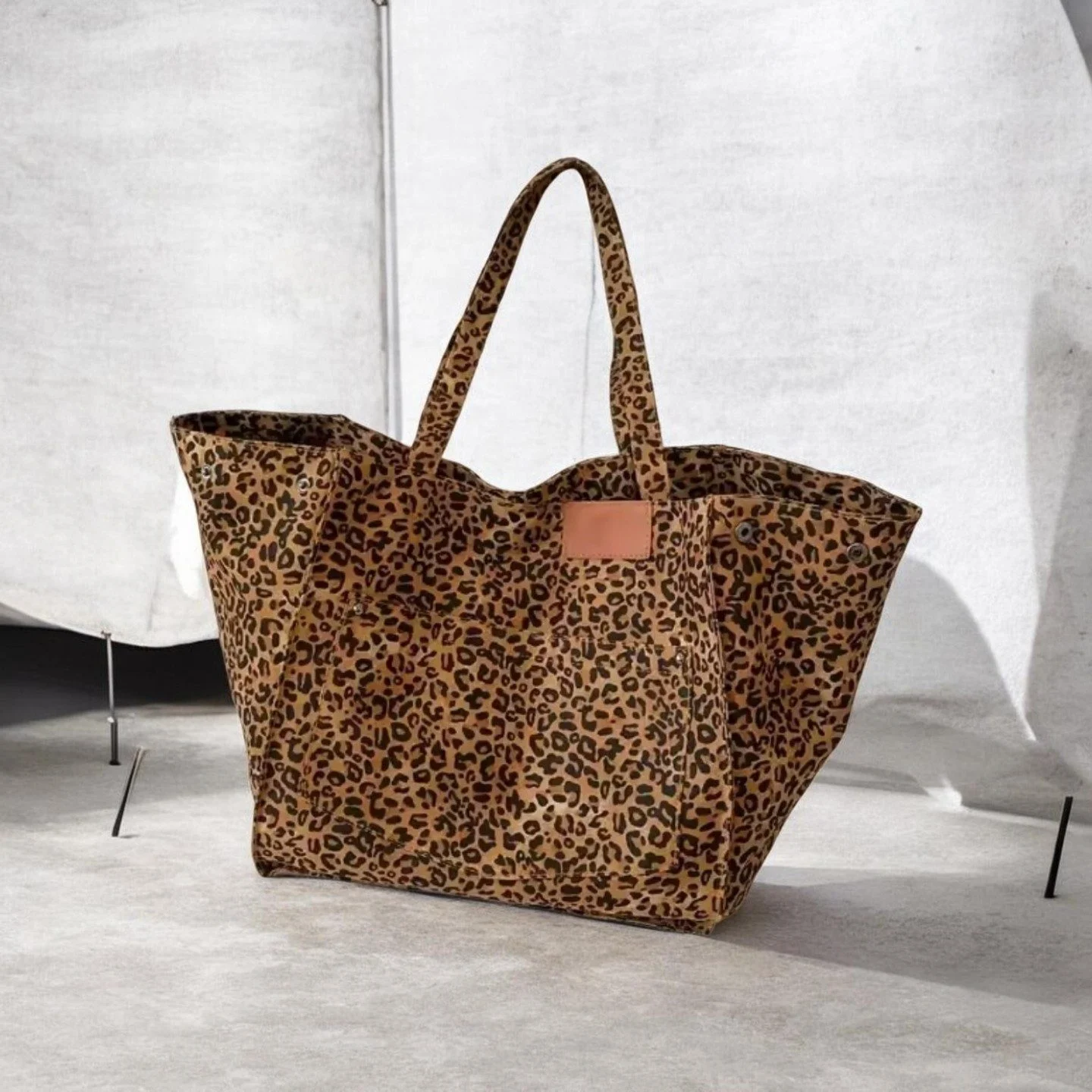 Leopard pattern large tote bag