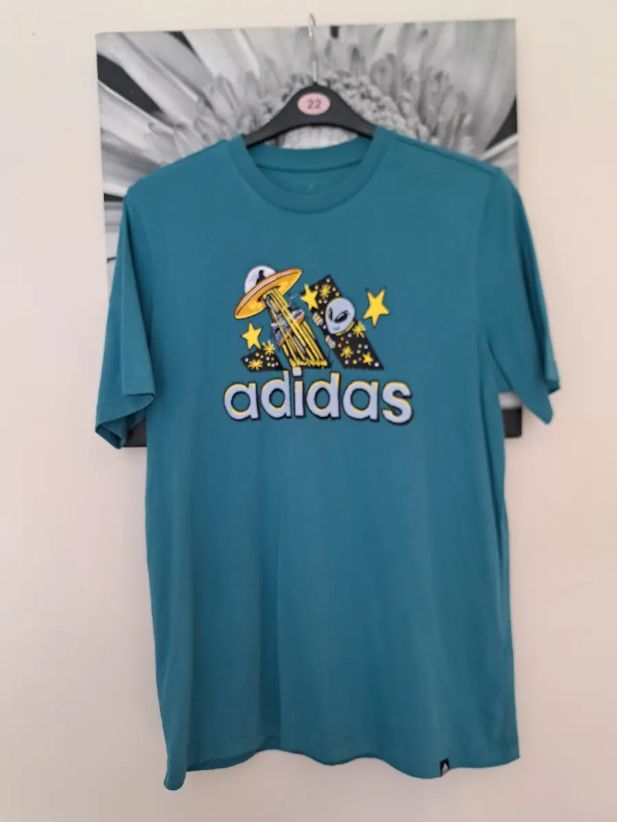 Adidas mens t-shirt size M