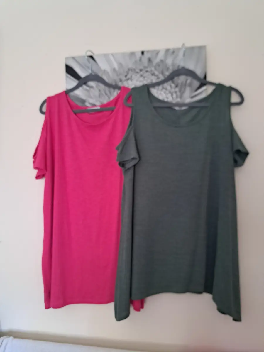 Women's cold shoulder tops size 20