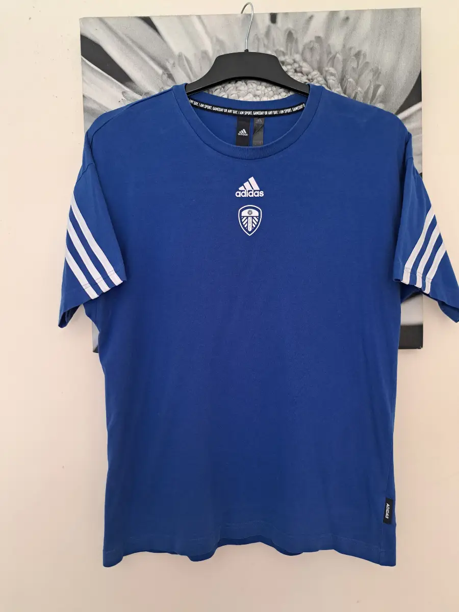 Adidas mens Leeds United t-shirt size S