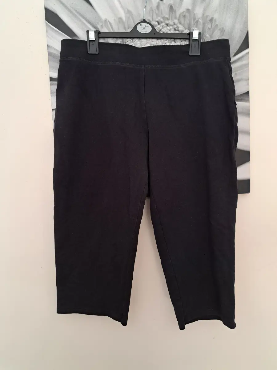 Women's cropped leggings size 16